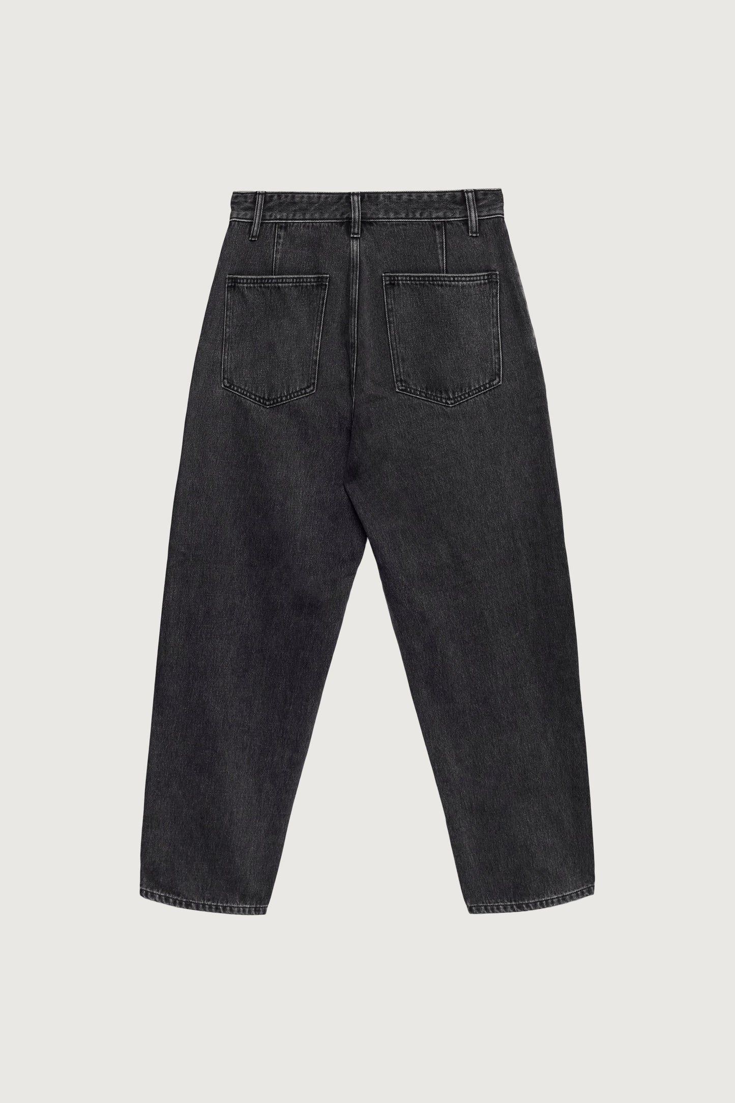WASHED BLACK TAPERED LEG JEAN