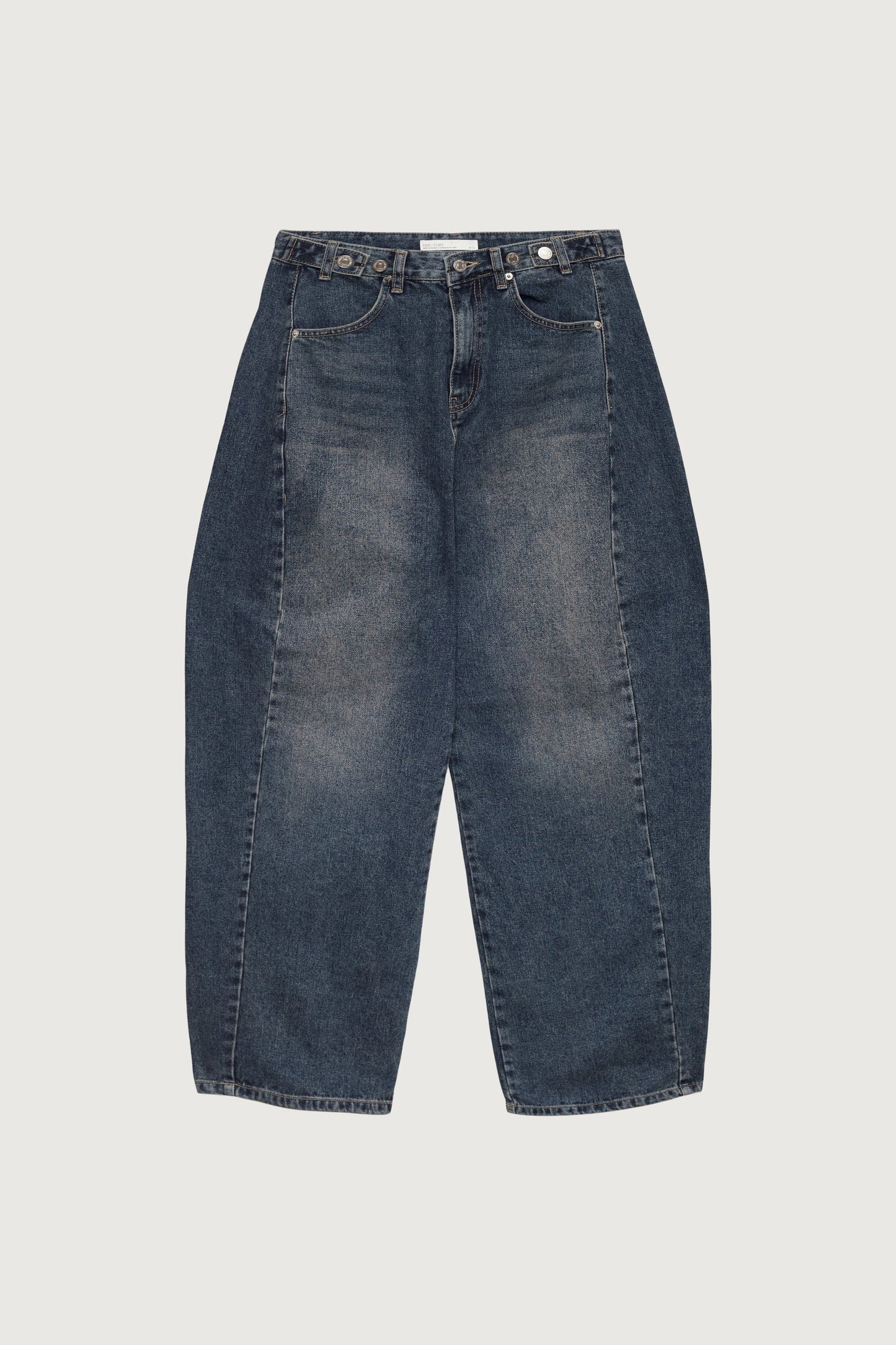 BUTTONED WAIST CURVED LEG JEAN