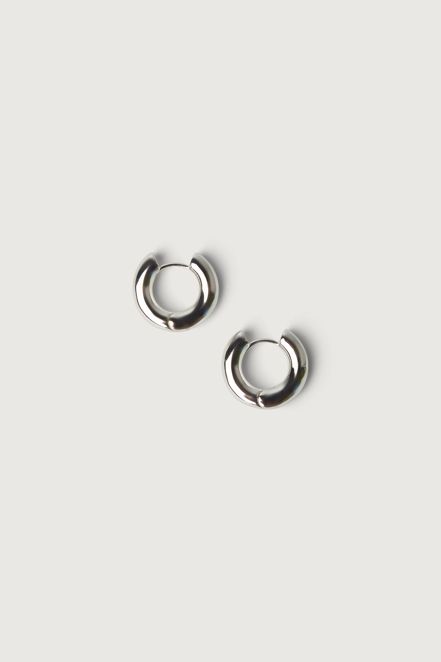 MINIMAL HUGGIE HOOP EARRINGS
