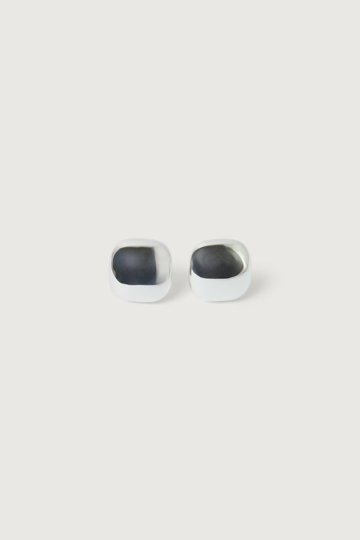 CHUNKY SQUARE STUDS