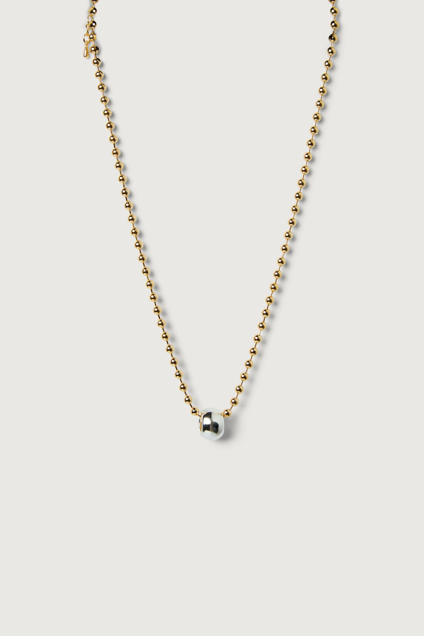 BEADED CHAIN NECKLACE WITH GOLD PENDANT