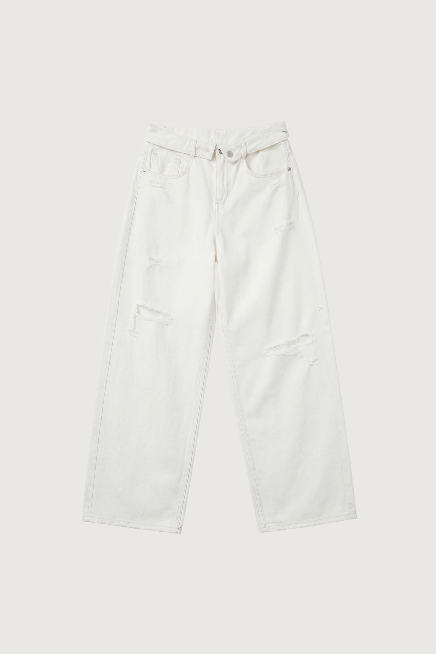 DISTRESSED STRAIGHT LEG JEAN