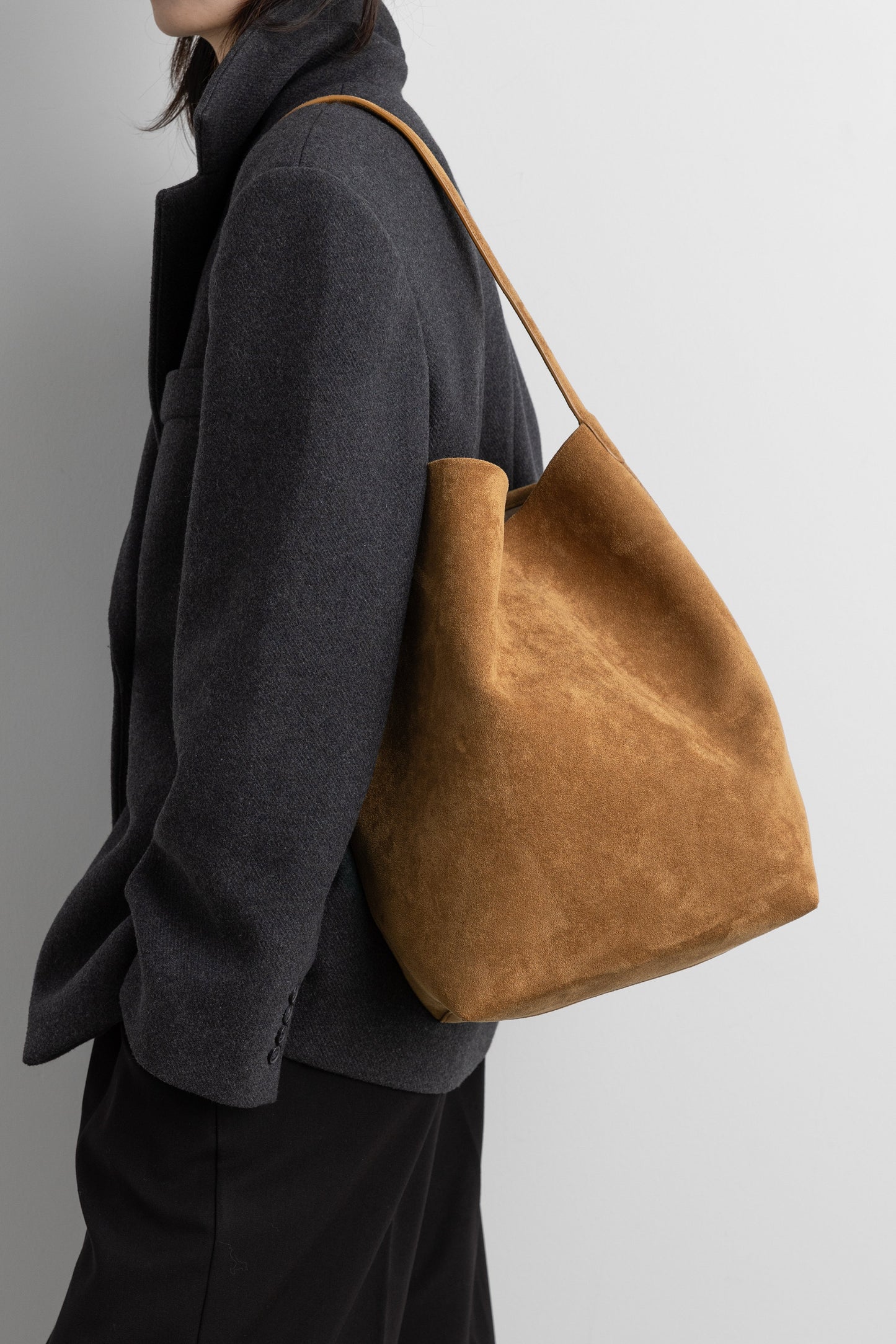 SLOANE TOTE IN VEGAN SUEDE