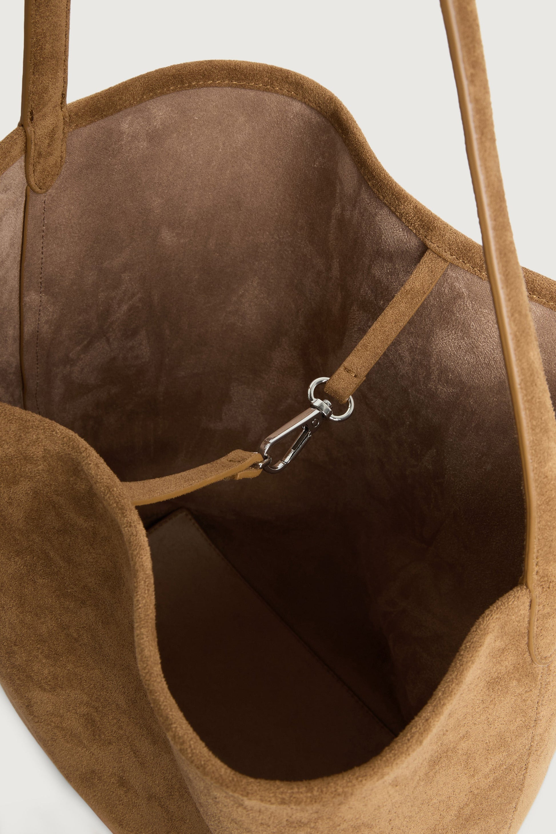 SLOANE TOTE IN VEGAN SUEDE