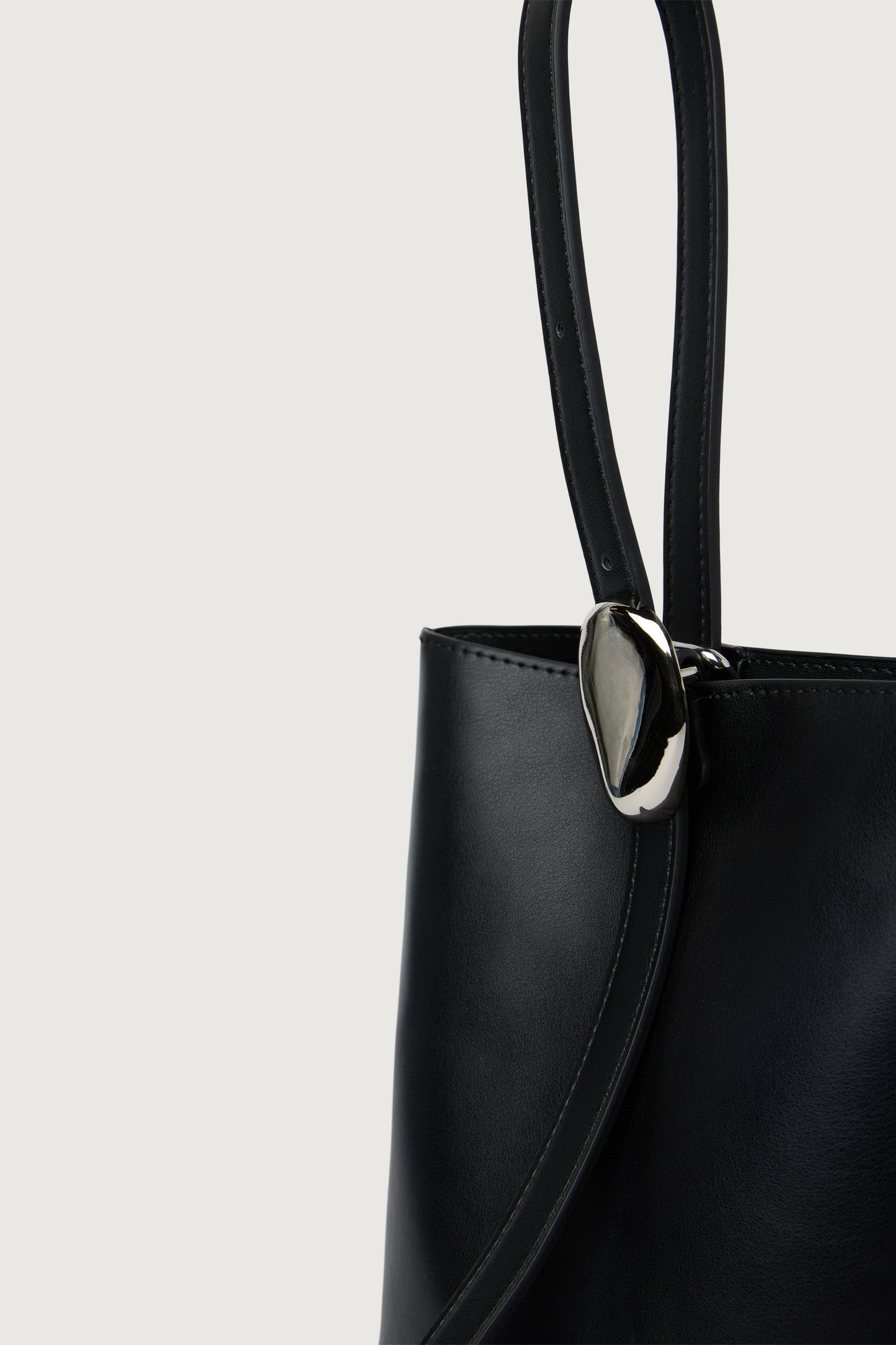 REN BUCKET BAG