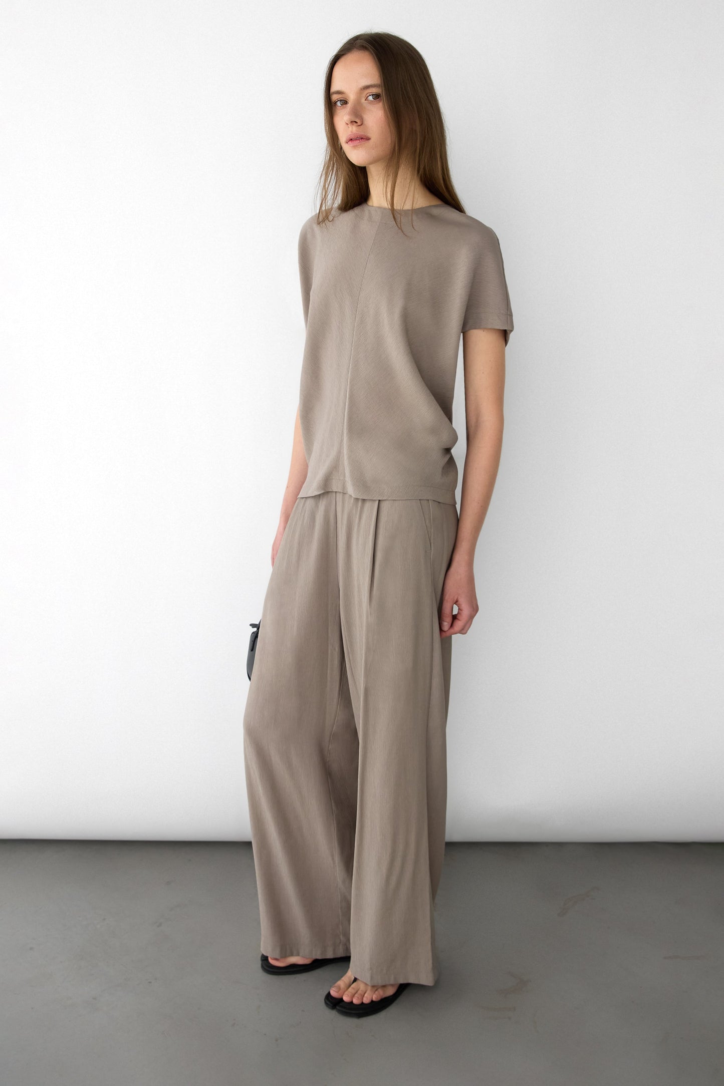 CRINKLED RAYON SHORT SLEEVE TOP