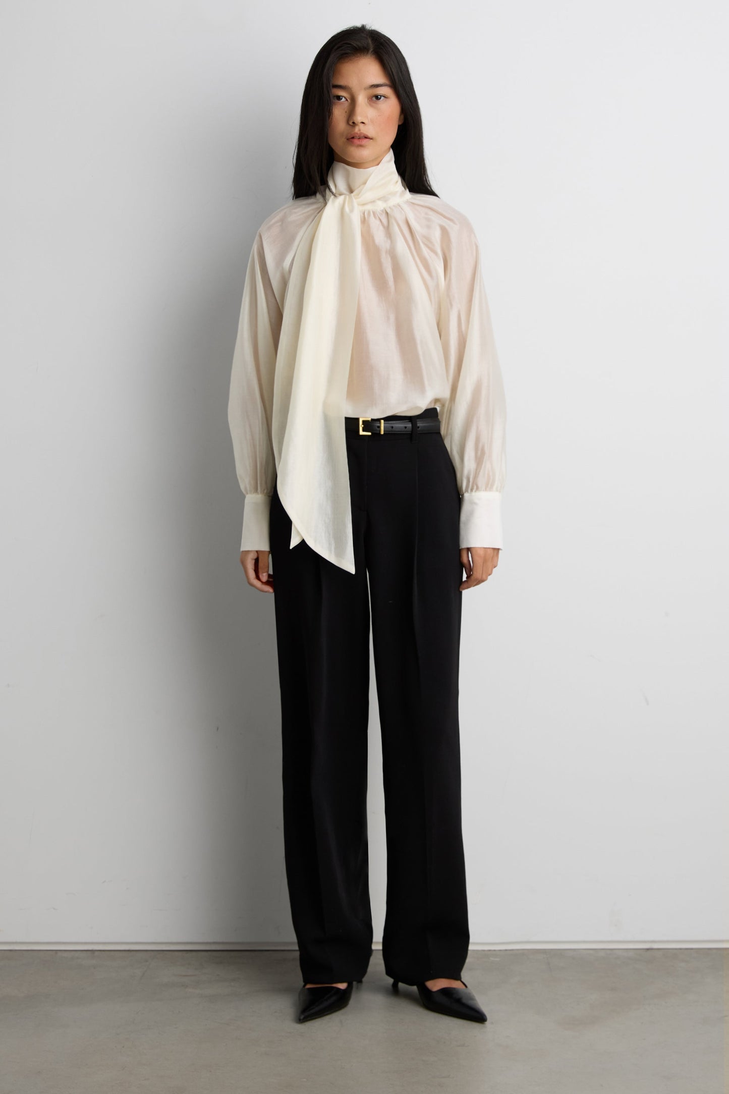 BLOUSE WITH TIE NECK DETAIL
