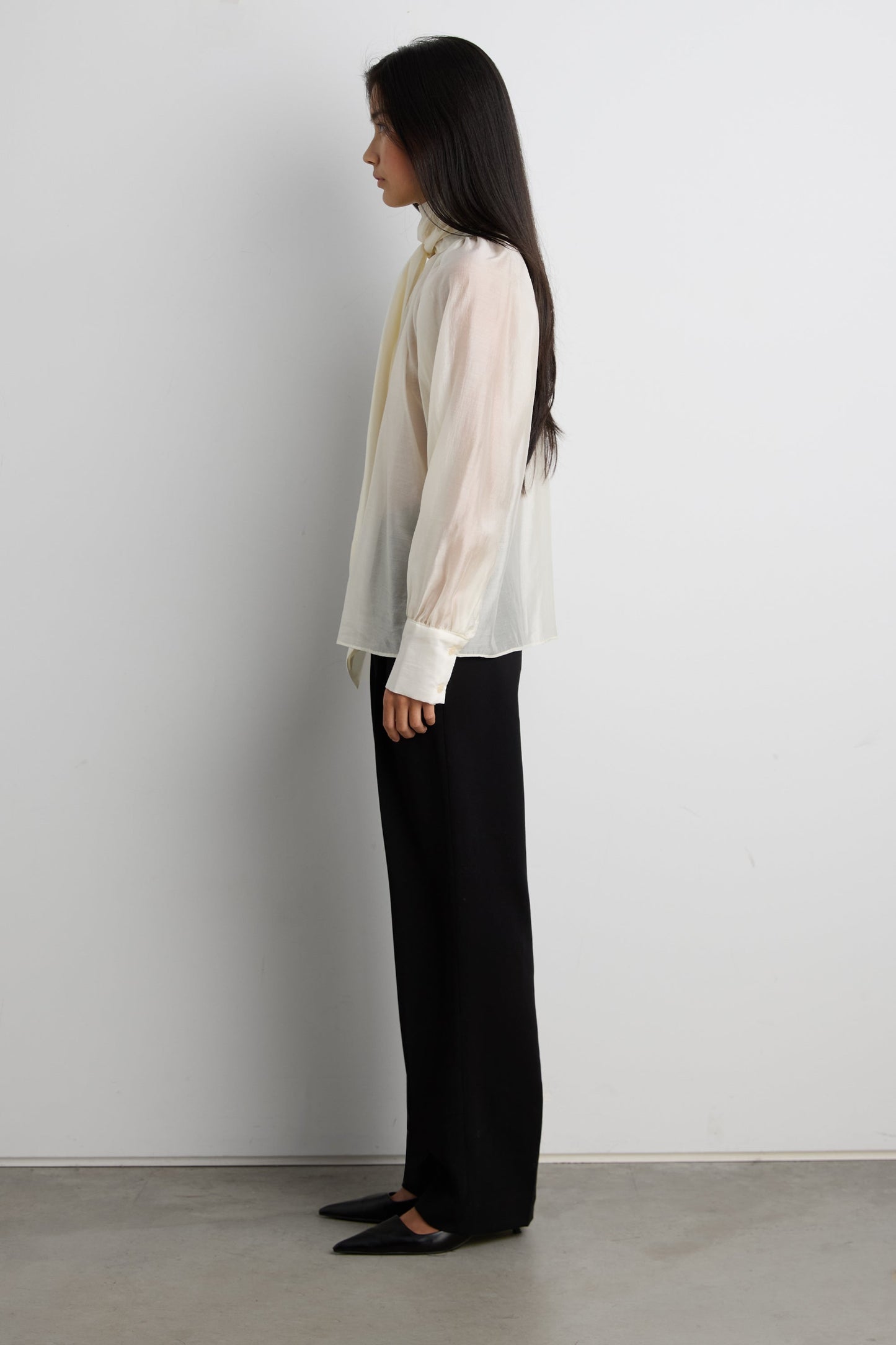 BLOUSE WITH TIE NECK DETAIL