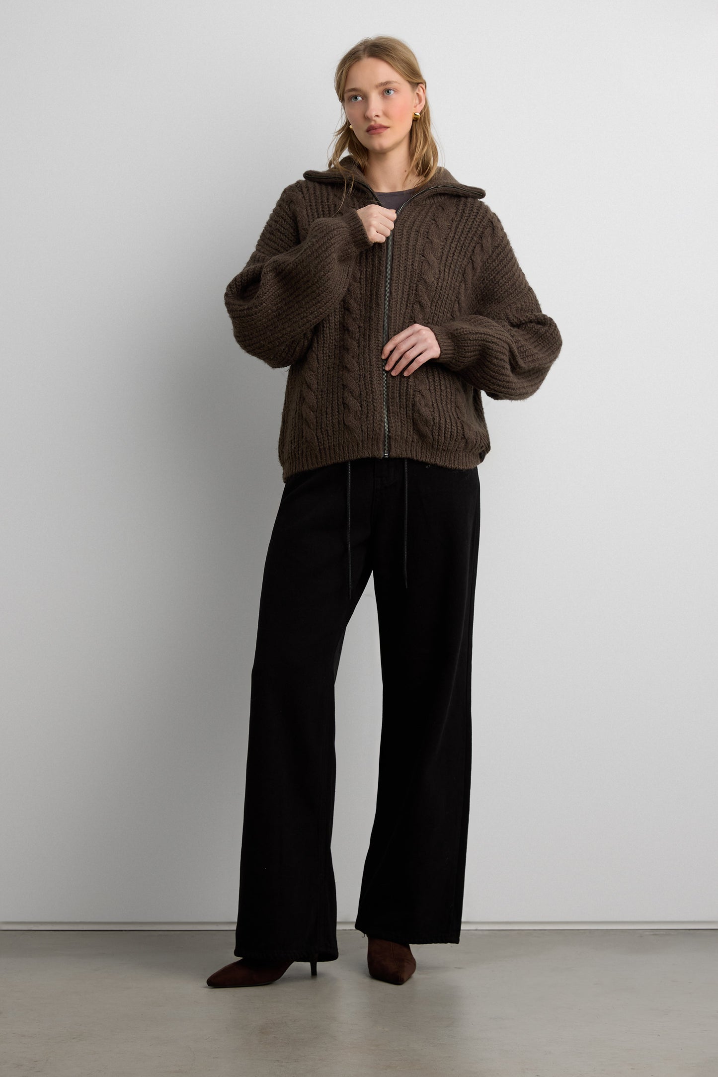 CABLE KNIT COLLARED CARDIGAN