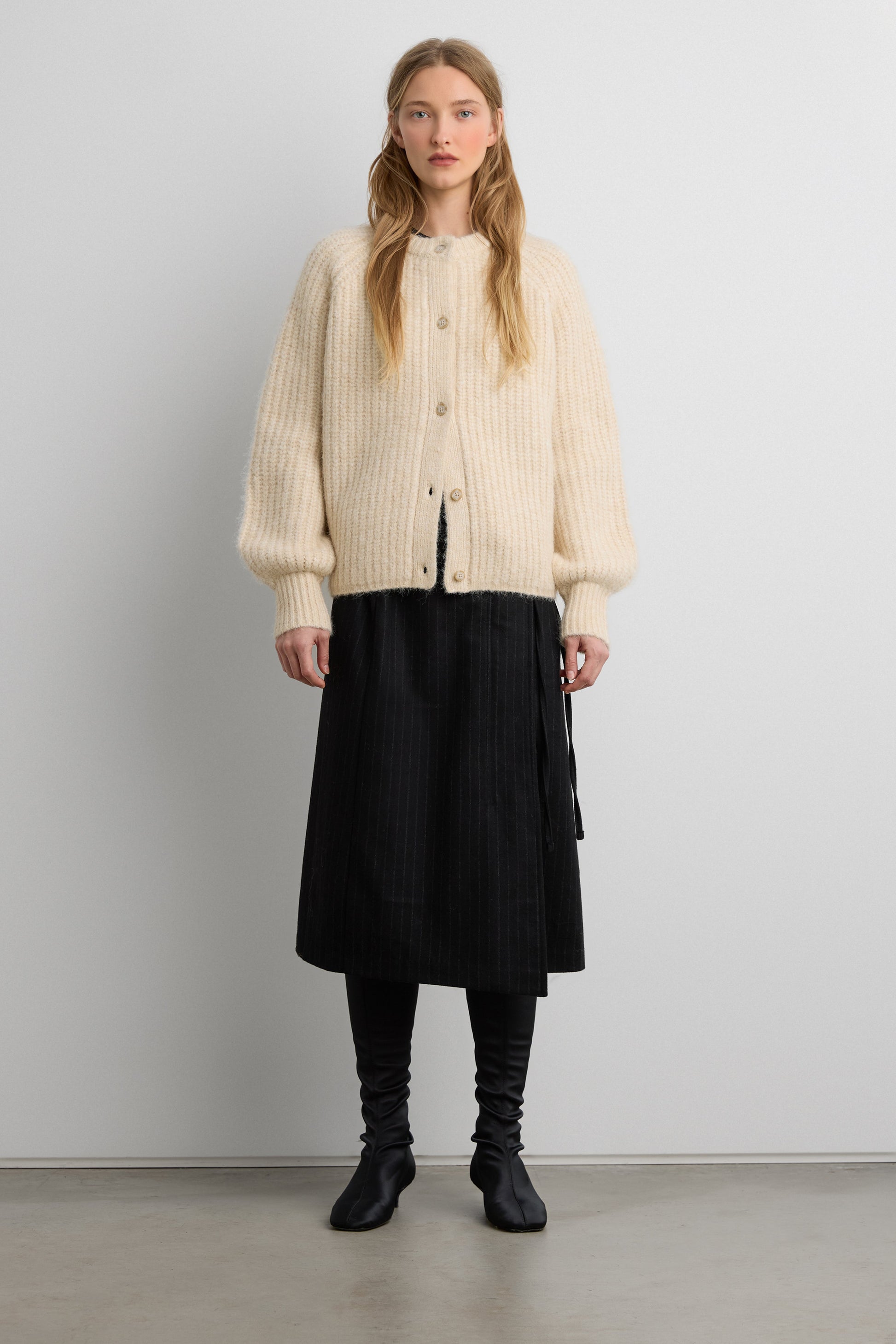 RAGLAN SLEEVE BUTTON FRONT CARDIGAN