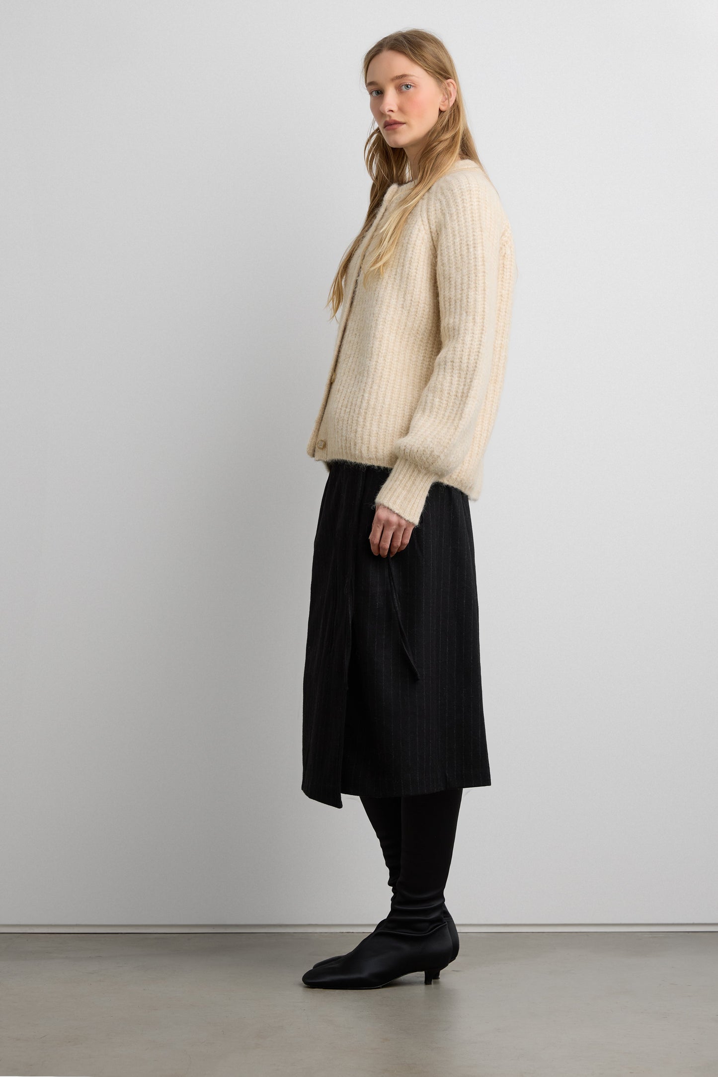 RAGLAN SLEEVE BUTTON FRONT CARDIGAN