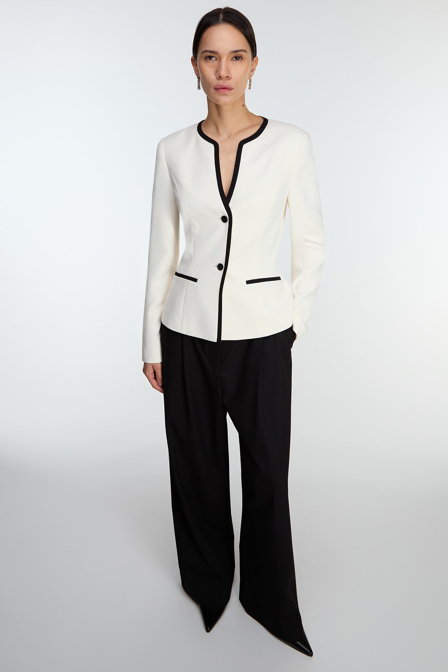 CONTRAST TRIM BUTTON FRONT COLLARLESS BLAZER