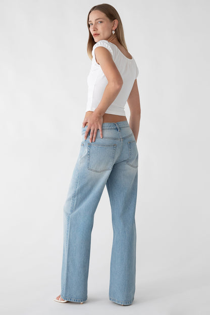 STRAIGHT LEG MID-RISE JEAN