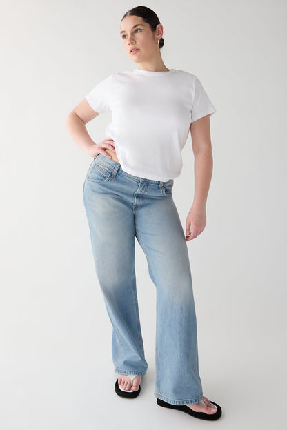 STRAIGHT LEG MID-RISE JEAN