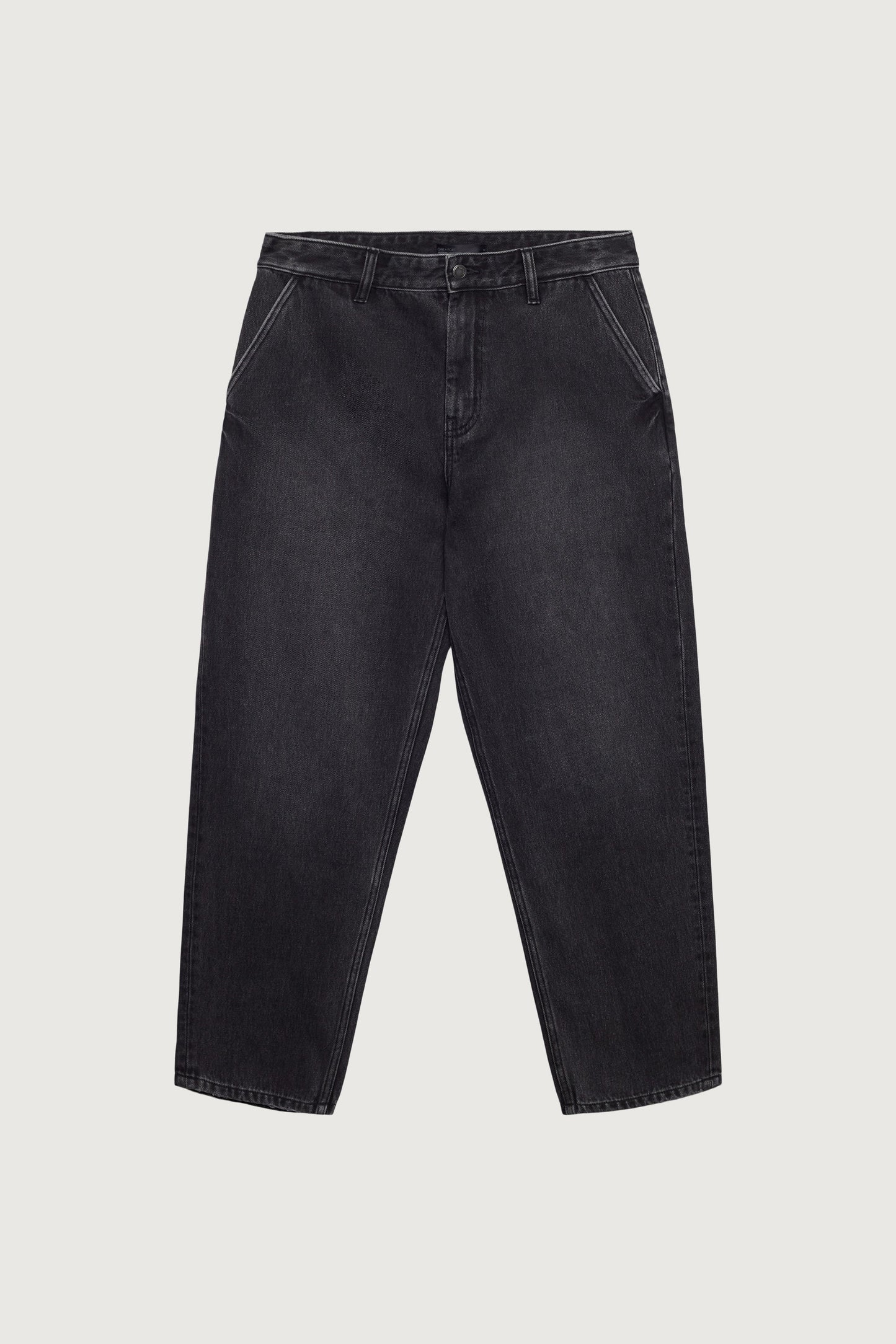 WASHED BLACK TAPERED LEG JEAN