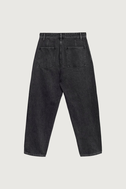 WASHED BLACK TAPERED LEG JEAN