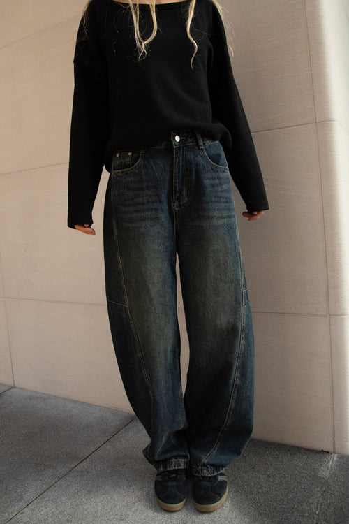 LINE STITCH BARREL CURVED LEG JEAN