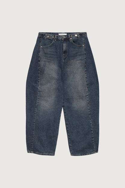 BUTTONED WAIST CURVED LEG JEAN