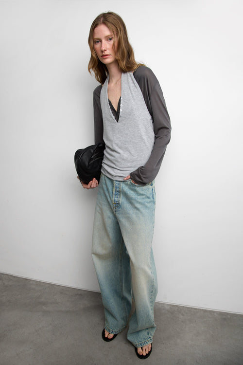 LIGHT WASH MID-RISE WIDE LEG JEAN