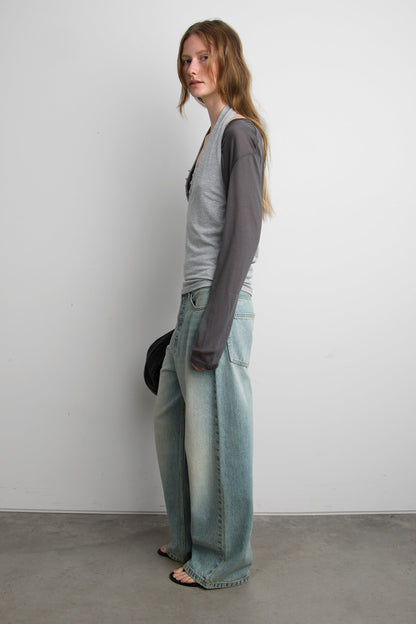 LIGHT WASH MID-RISE WIDE LEG JEAN