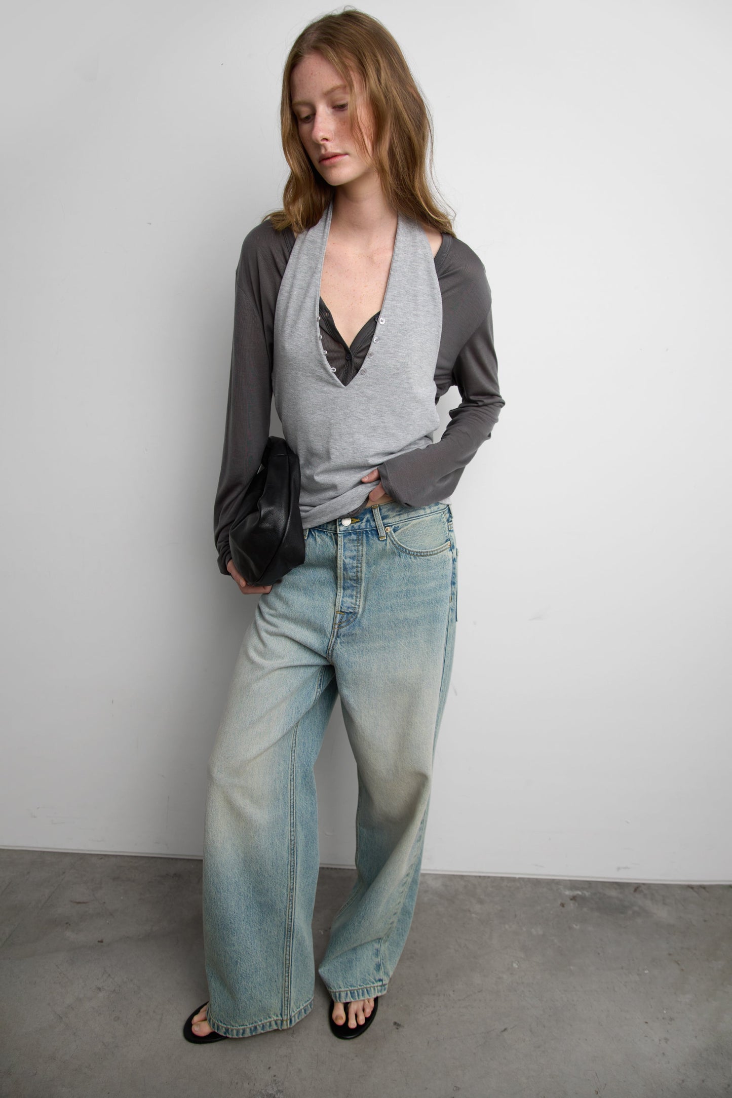 LIGHT WASH MID-RISE WIDE LEG JEAN