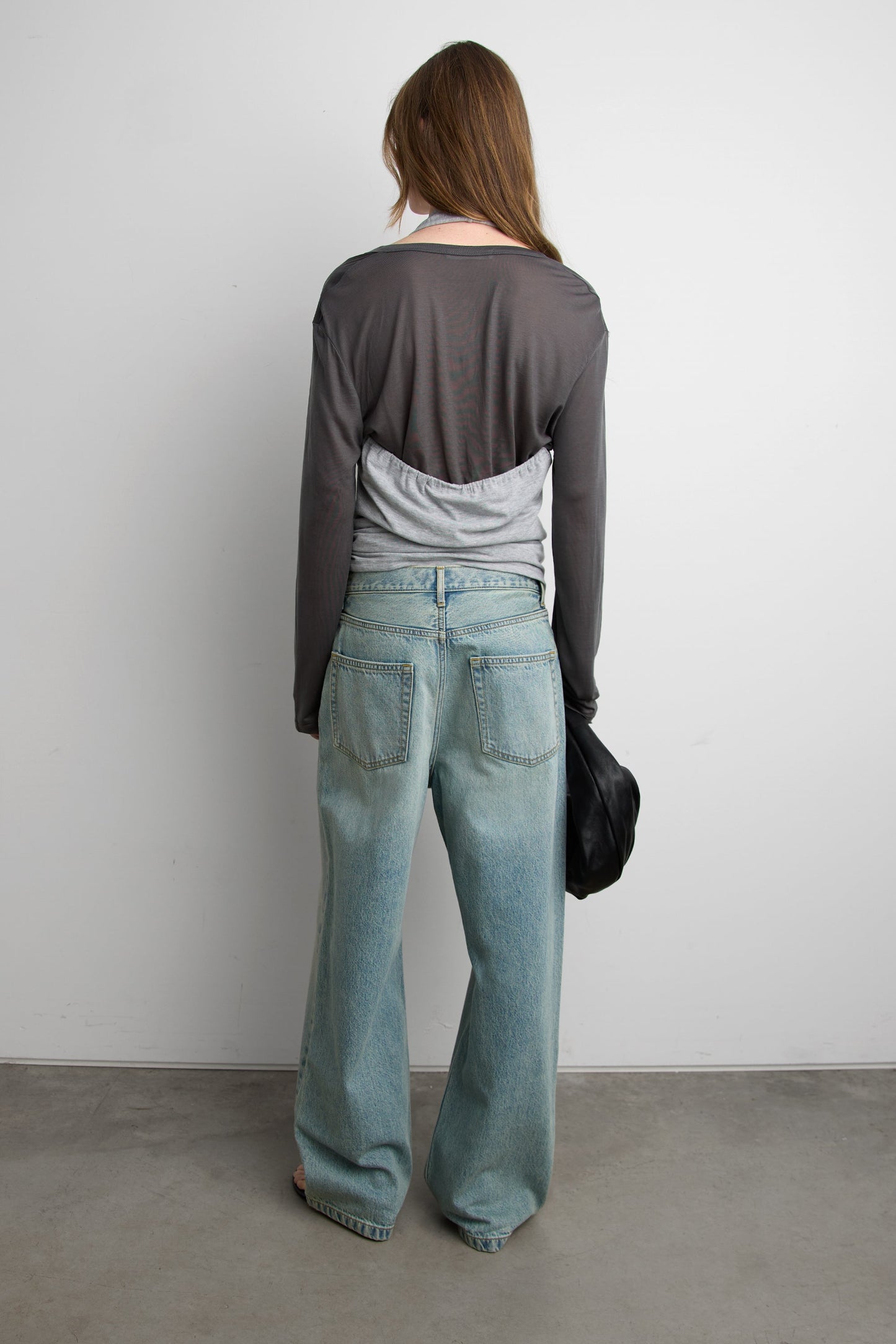 LIGHT WASH MID-RISE WIDE LEG JEAN