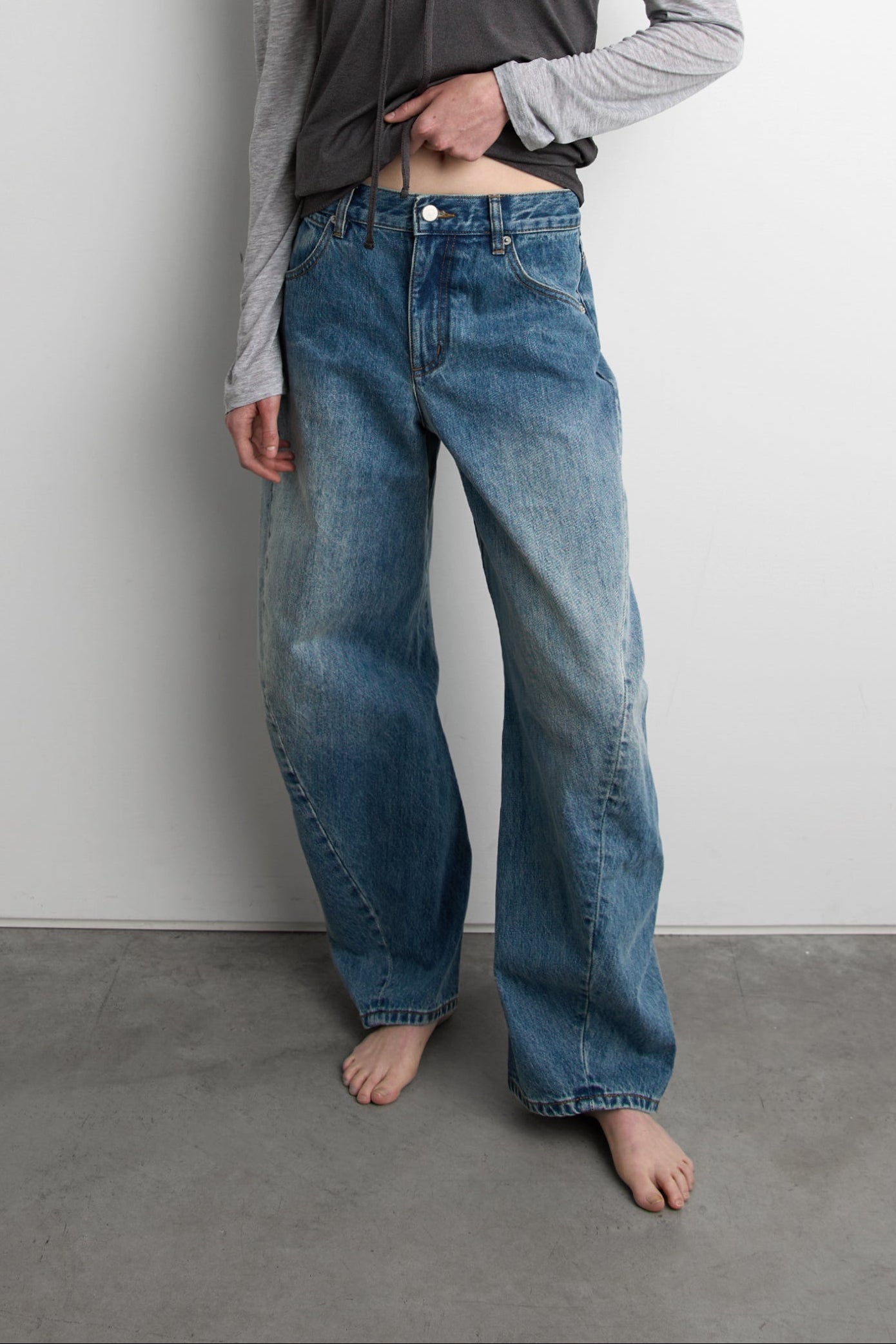 WIDE LEG BARREL JEAN WITH SEAM DETAIL