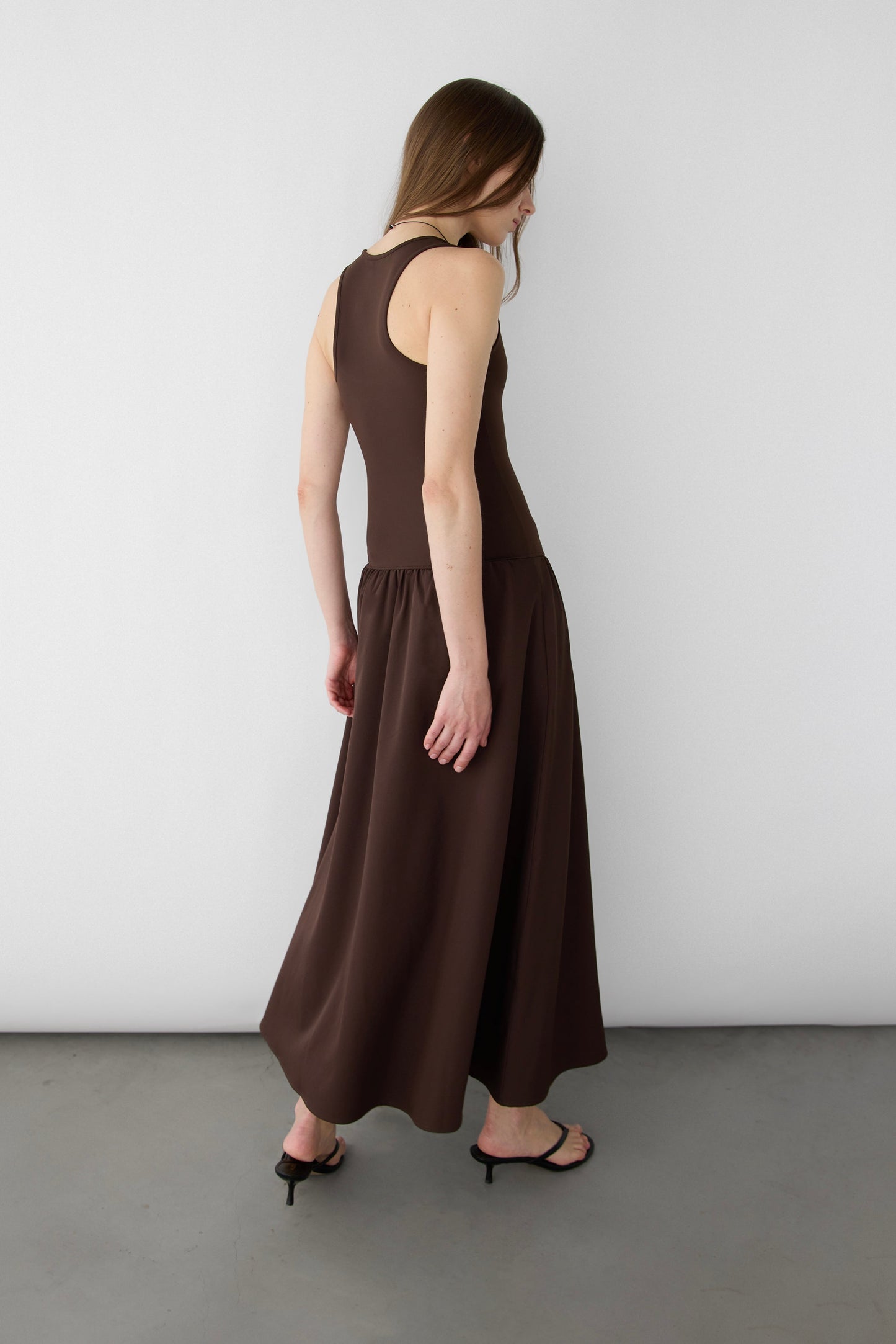 CONTRAST FABRIC SLEEVELESS MAXI DRESS