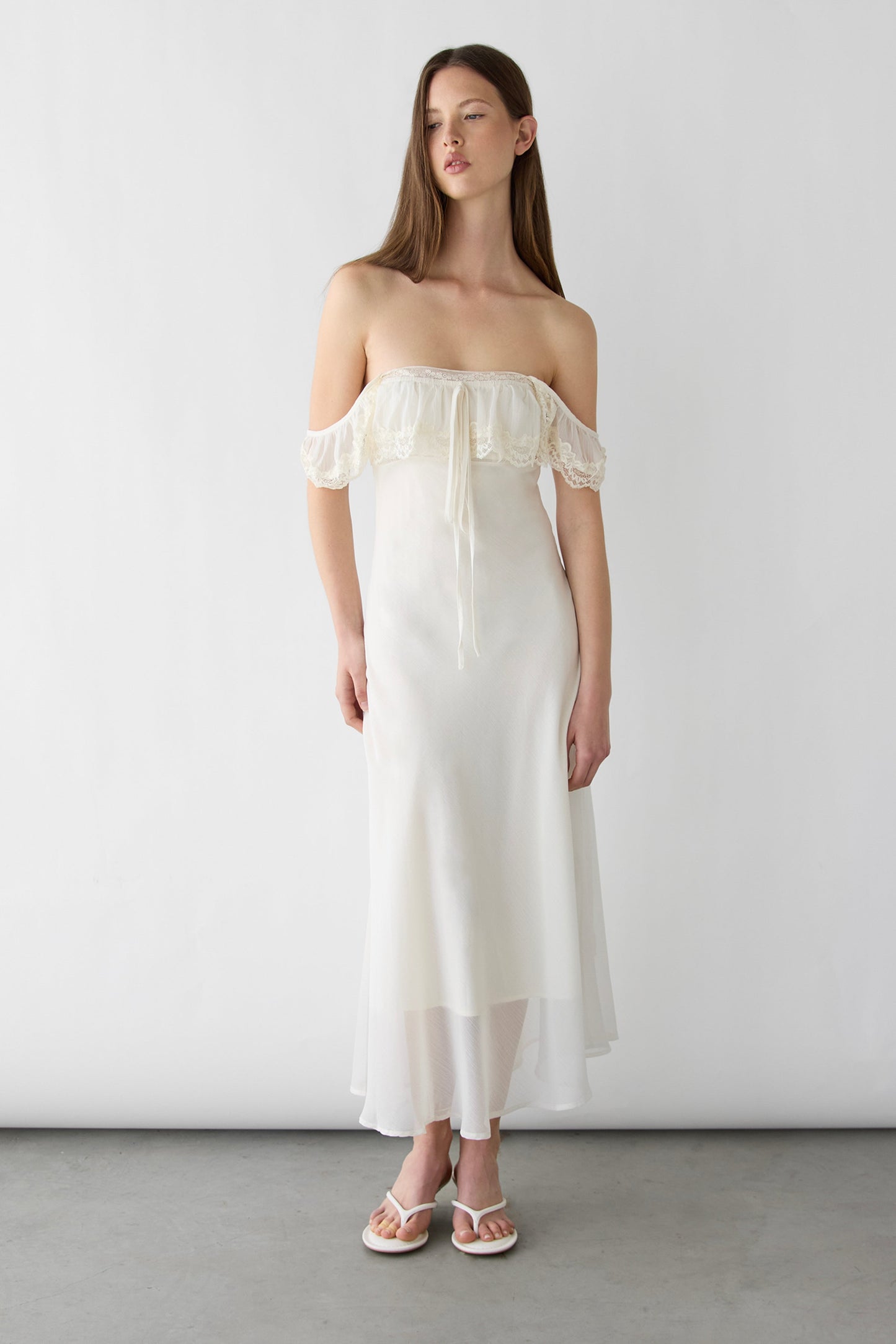 RUFFLE MAXI DRESS WITH LACE TRIM DETAIL