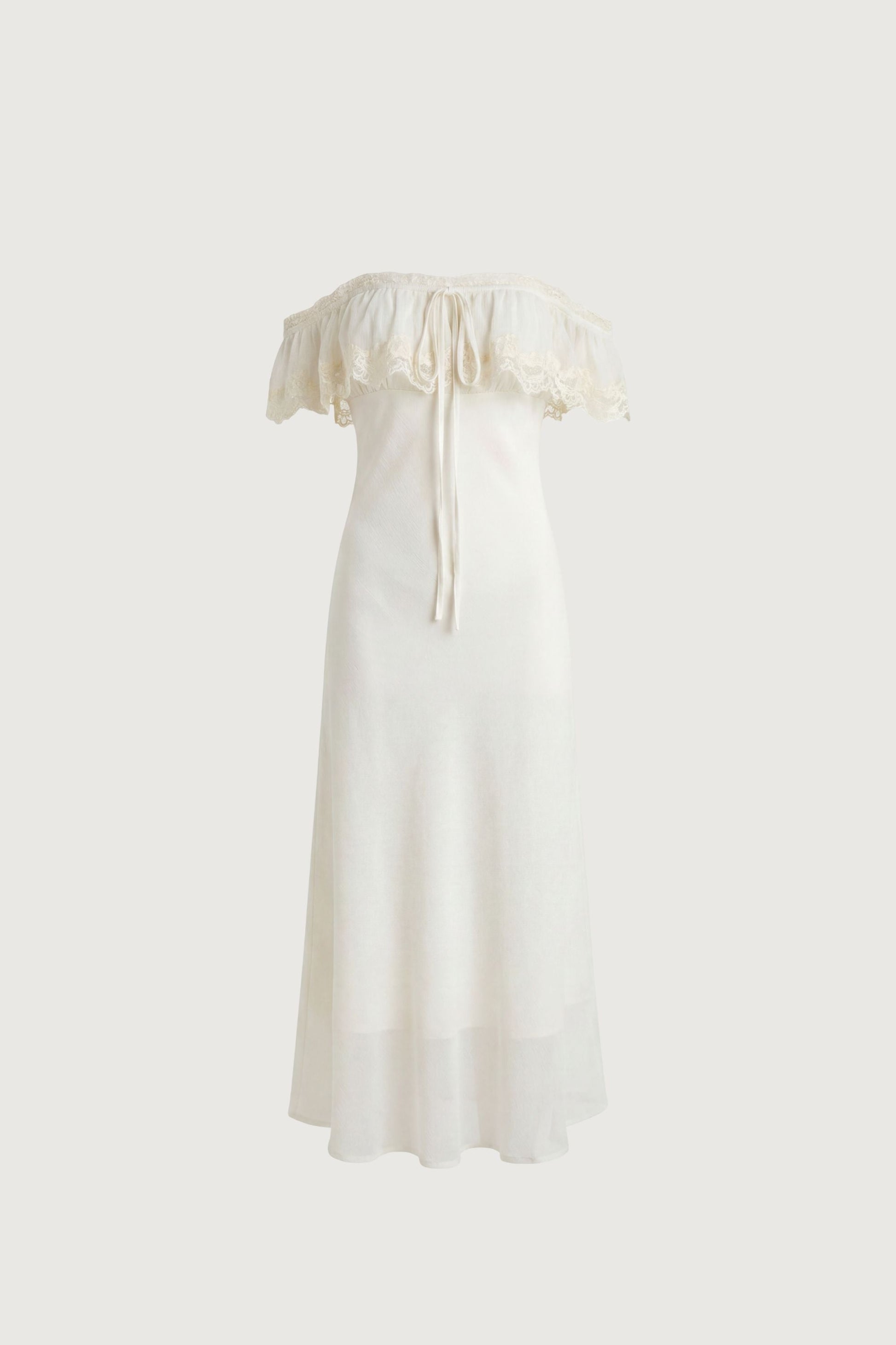 RUFFLE MAXI DRESS WITH LACE TRIM DETAIL