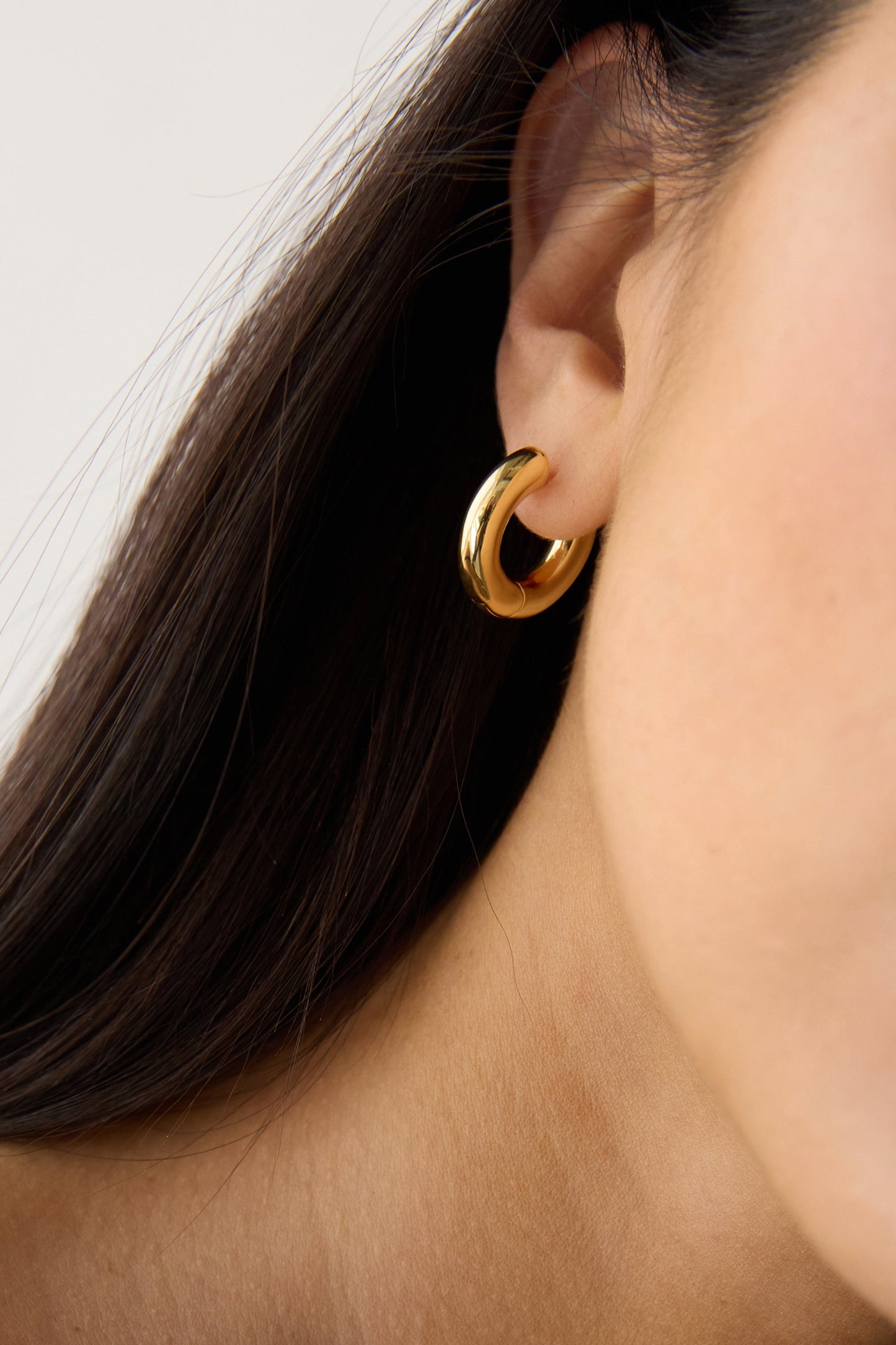 MINIMAL HUGGIE HOOP EARRINGS