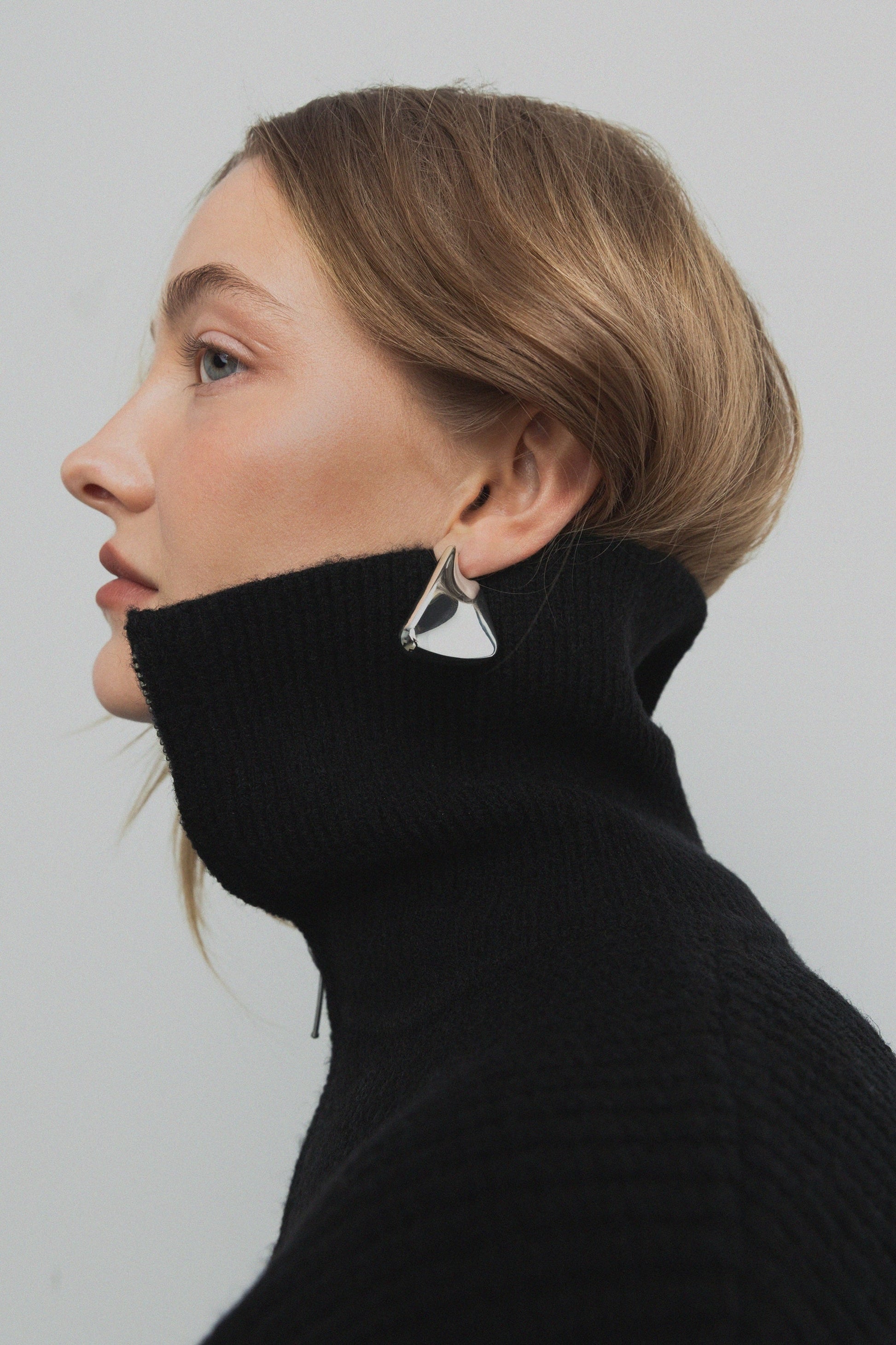 TRIANGLE STUD EARRINGS