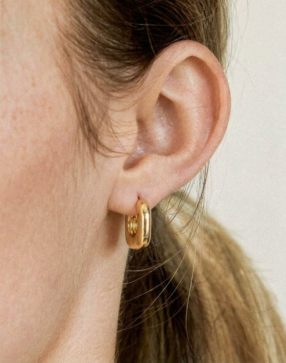 CHUBBY SQUARE SHAPED HUGGIE HOOPS
