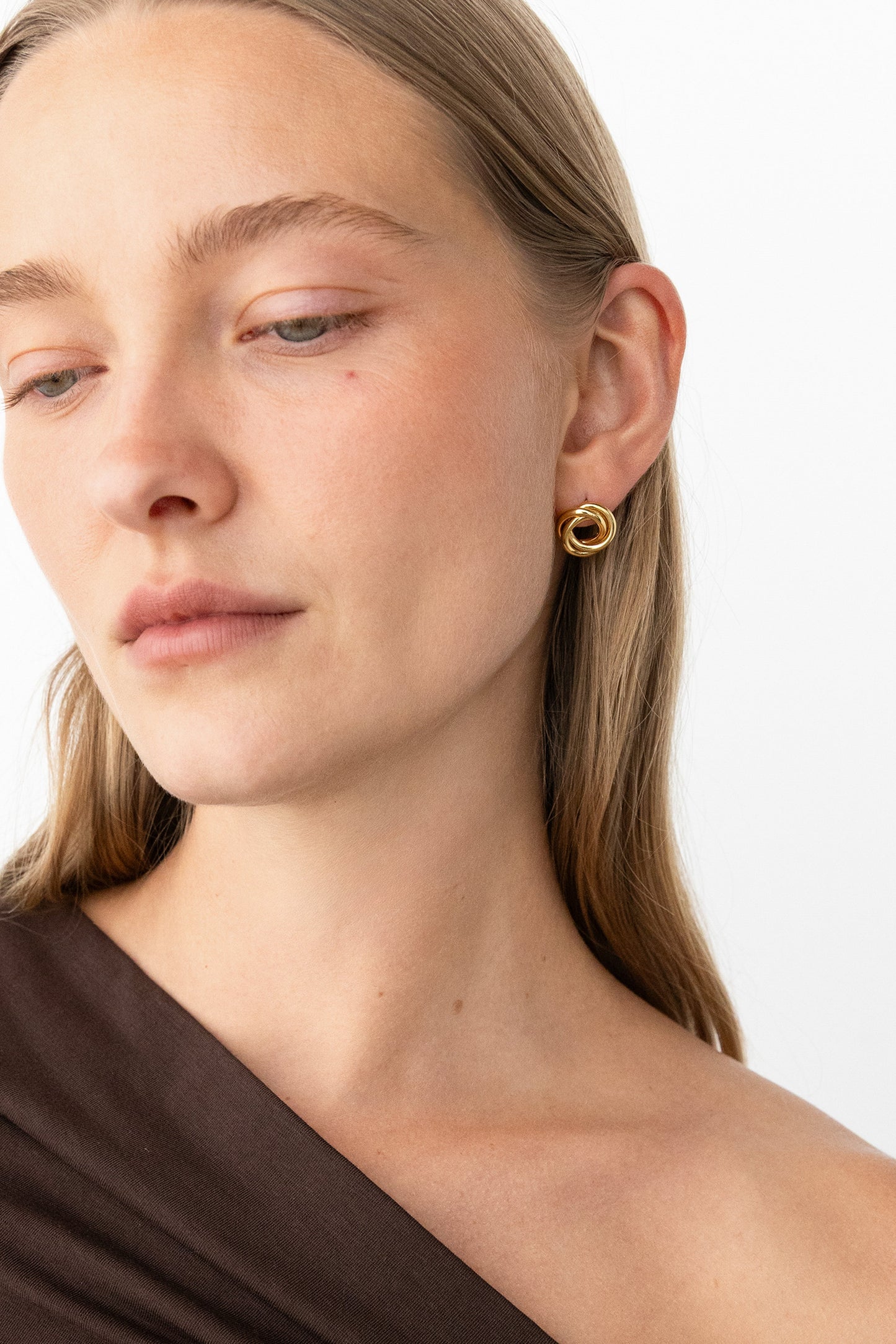 KNOTTED STUD EARRINGS