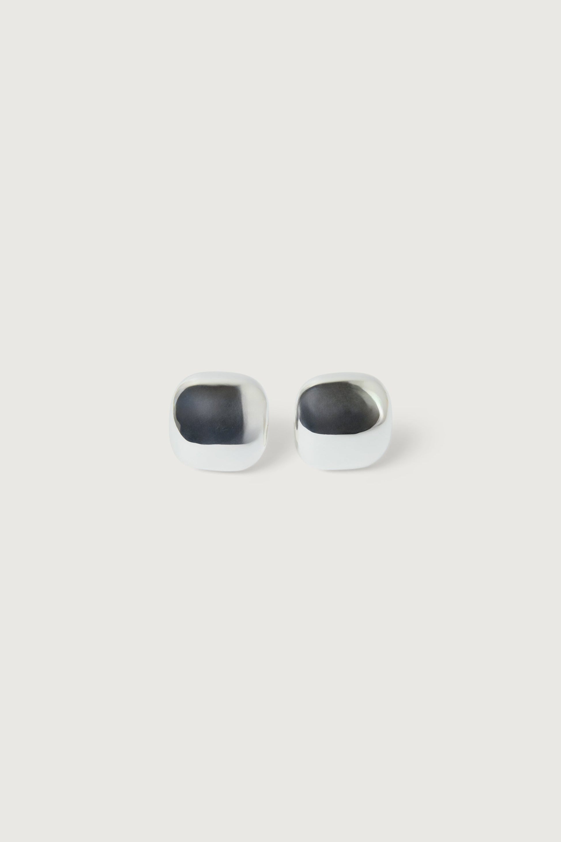 CHUNKY SQUARE STUDS
