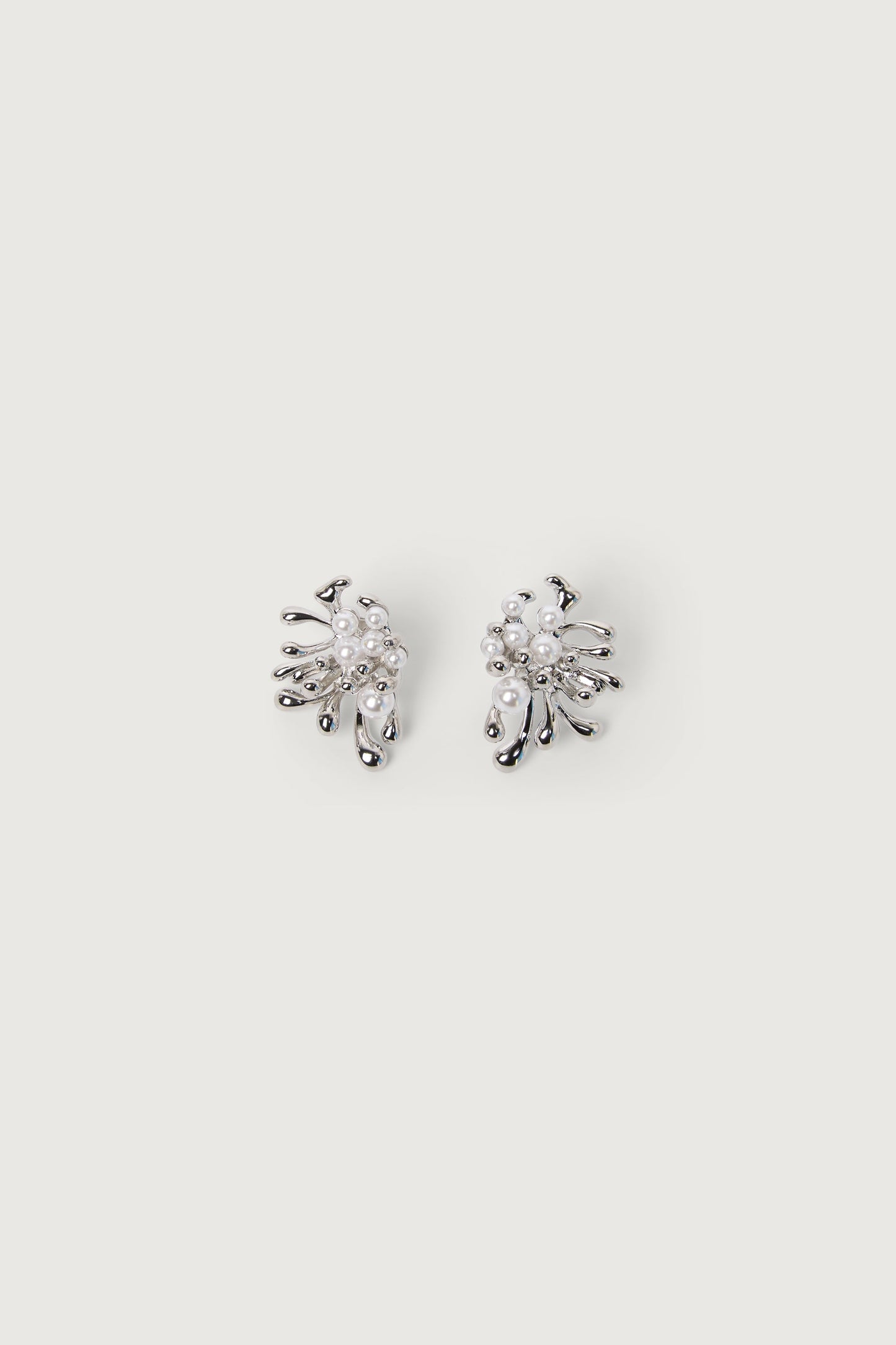 ORGANIC EARRINGS WITH PEARL DETAIL