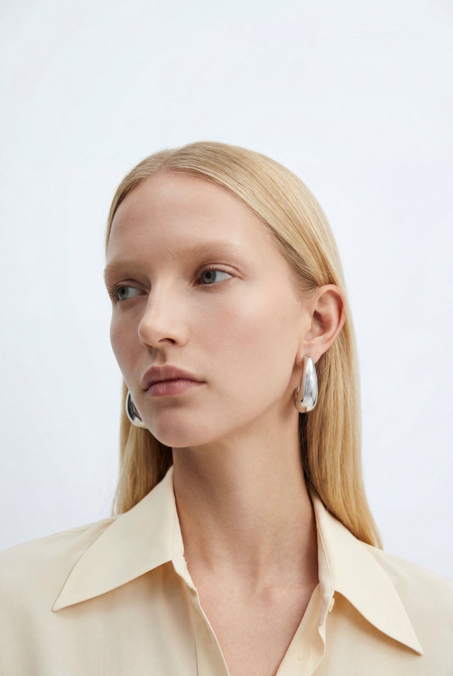 CURVED HOOP EARRINGS