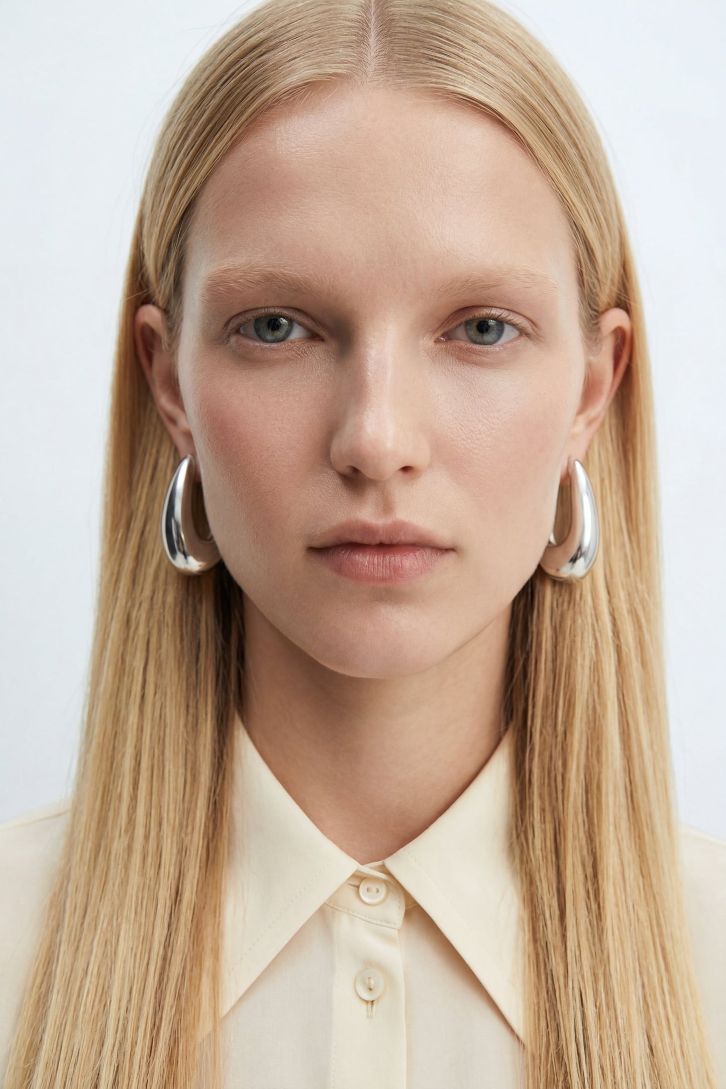 CURVED HOOP EARRINGS