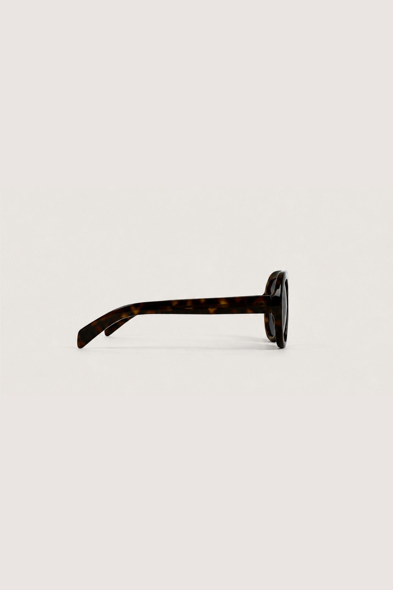 OVERSIZED SQUARE SUNGLASSES