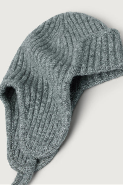 RIBBED KNIT TRAPPER HAT