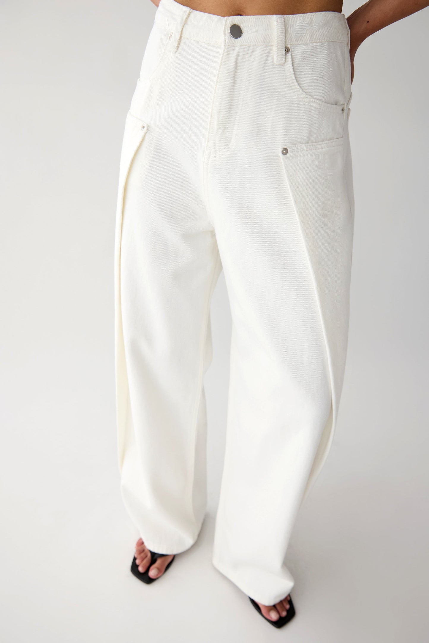PIN TUCK WIDE LEG DENIM JEAN