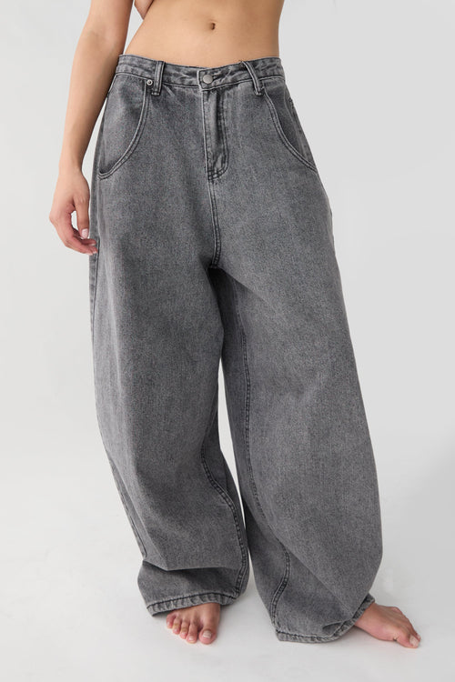 MEGA CURVE LEG DENIM JEAN