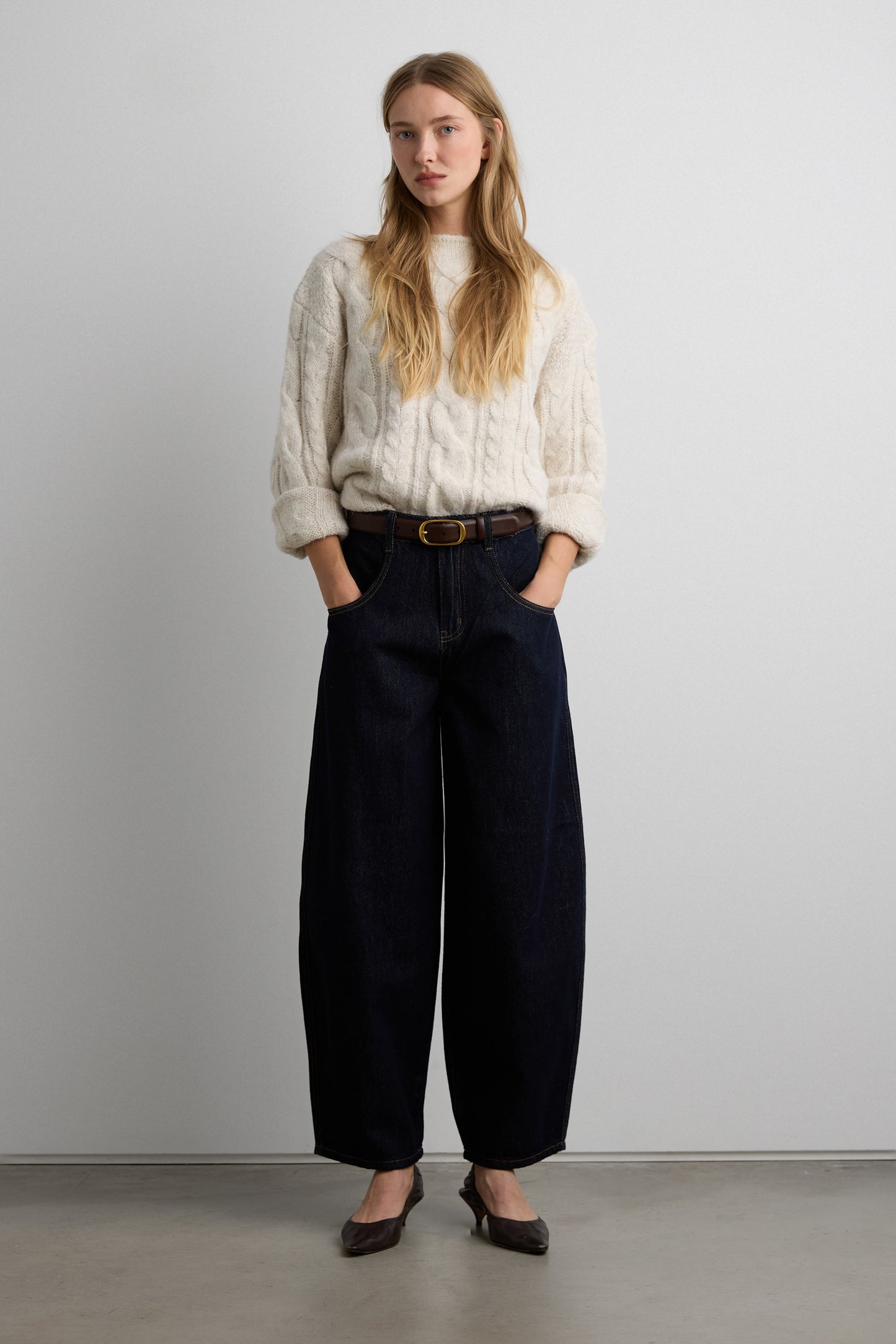 CROPPED HIGH-RISE BARREL LEG DARK BLUE WASH JEAN