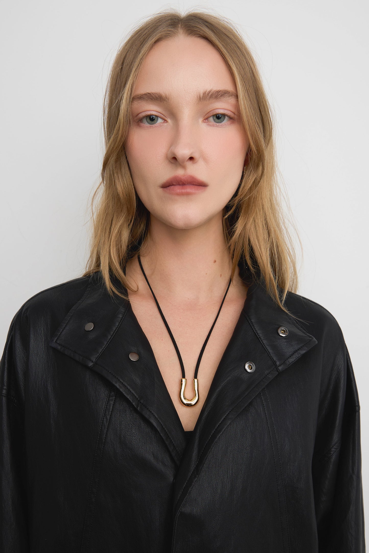 U PENDANT CORD NECKLACE