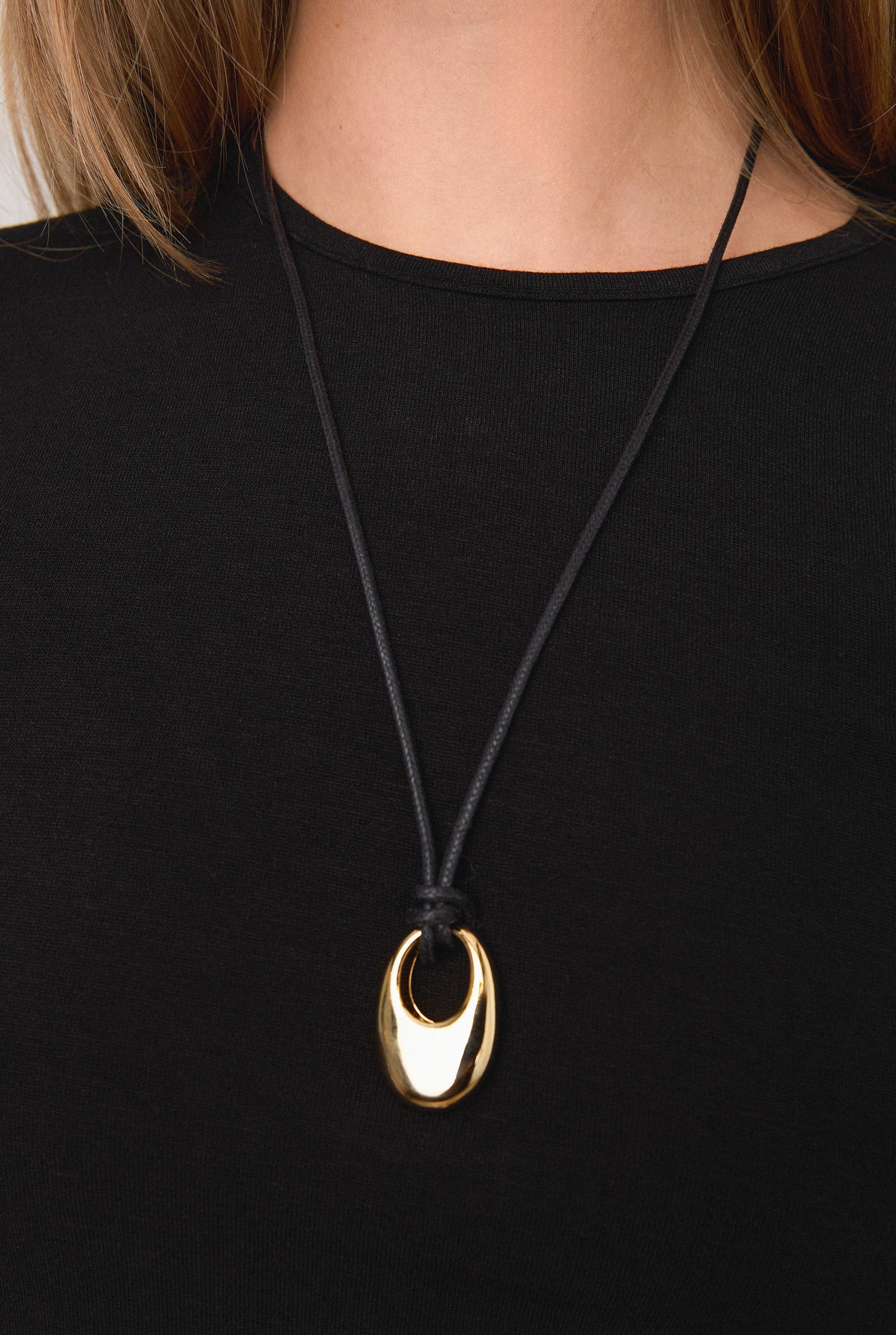 HOOP PENDANT NECKLACE