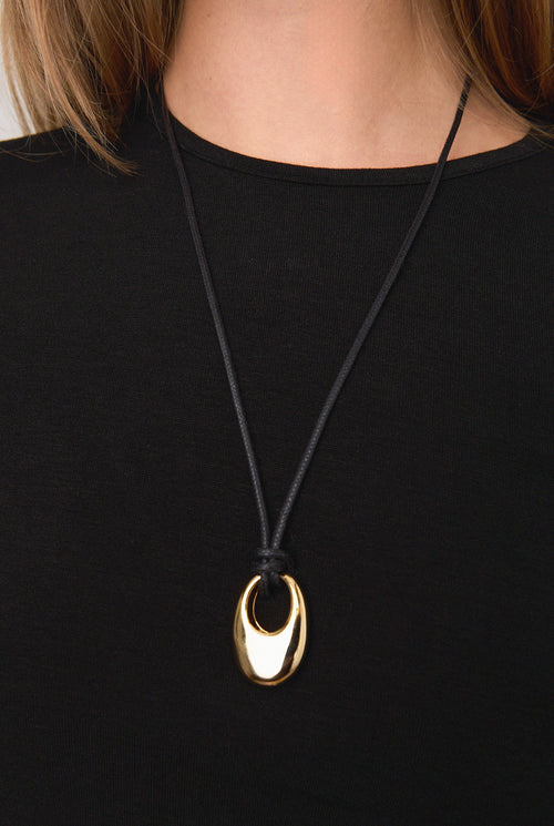 HOOP PENDANT NECKLACE