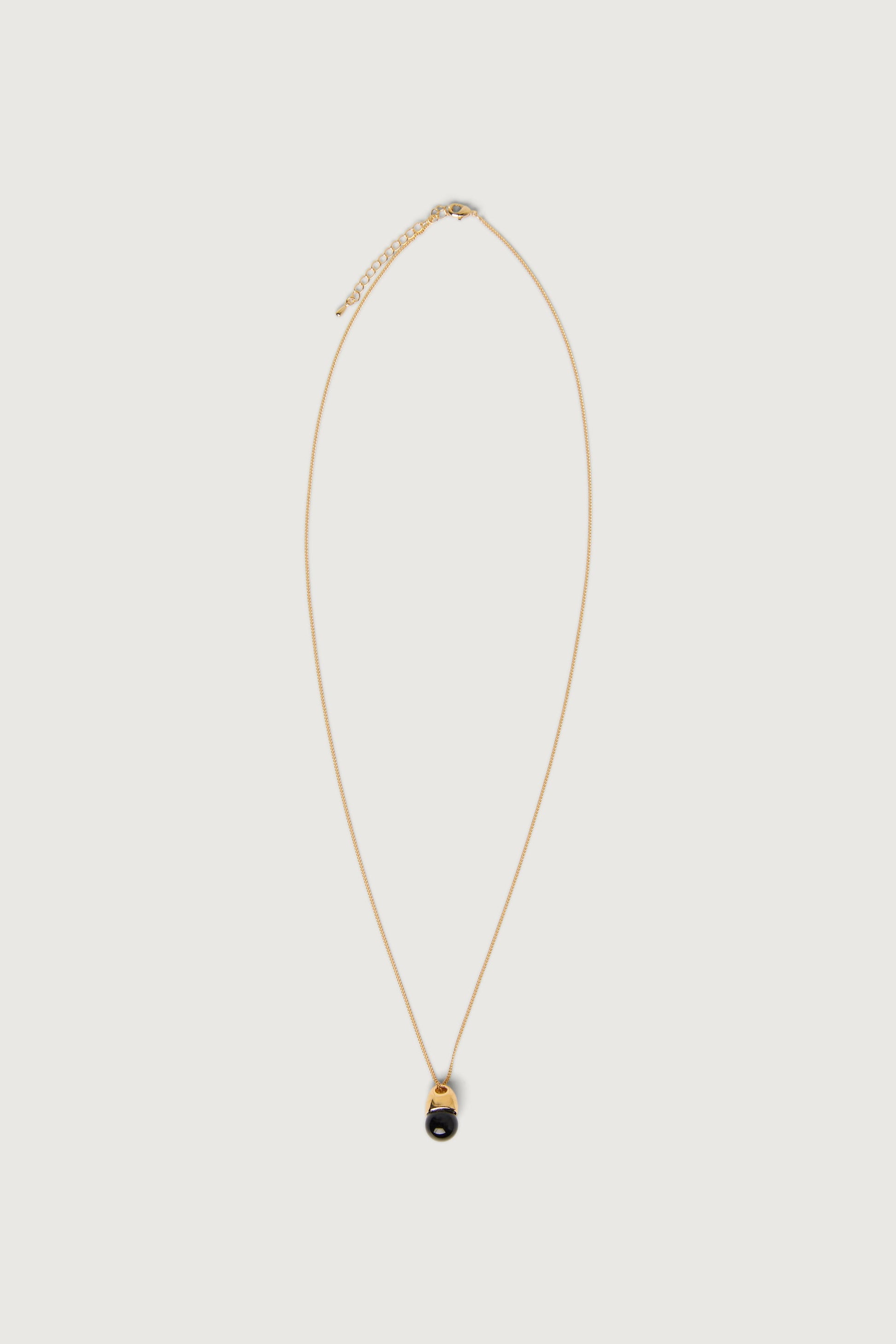CONTRAST PENDANT NECKLACE