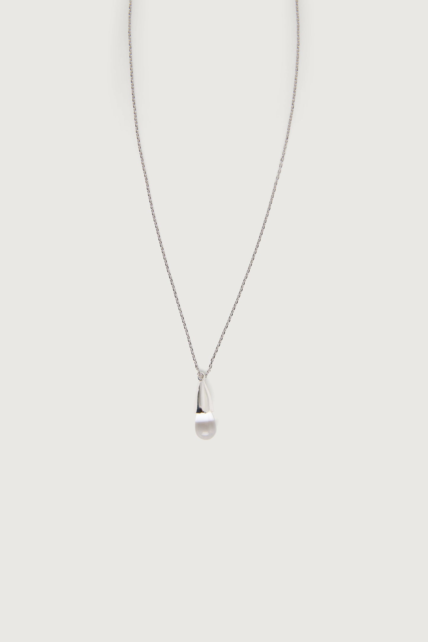 METALLIC DROP LONG NECKLACE