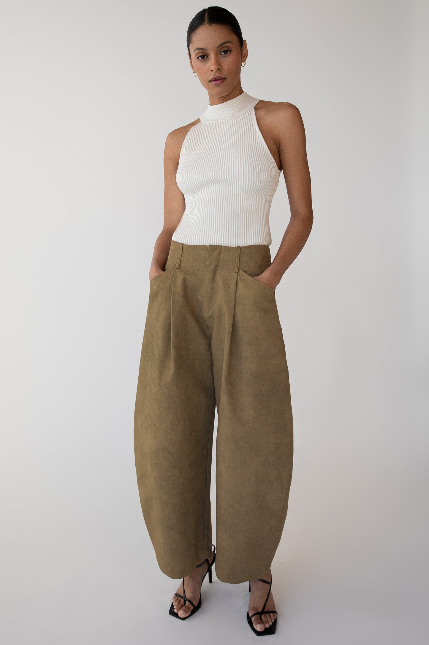 VOLUMINOUS BARREL LEG PANT