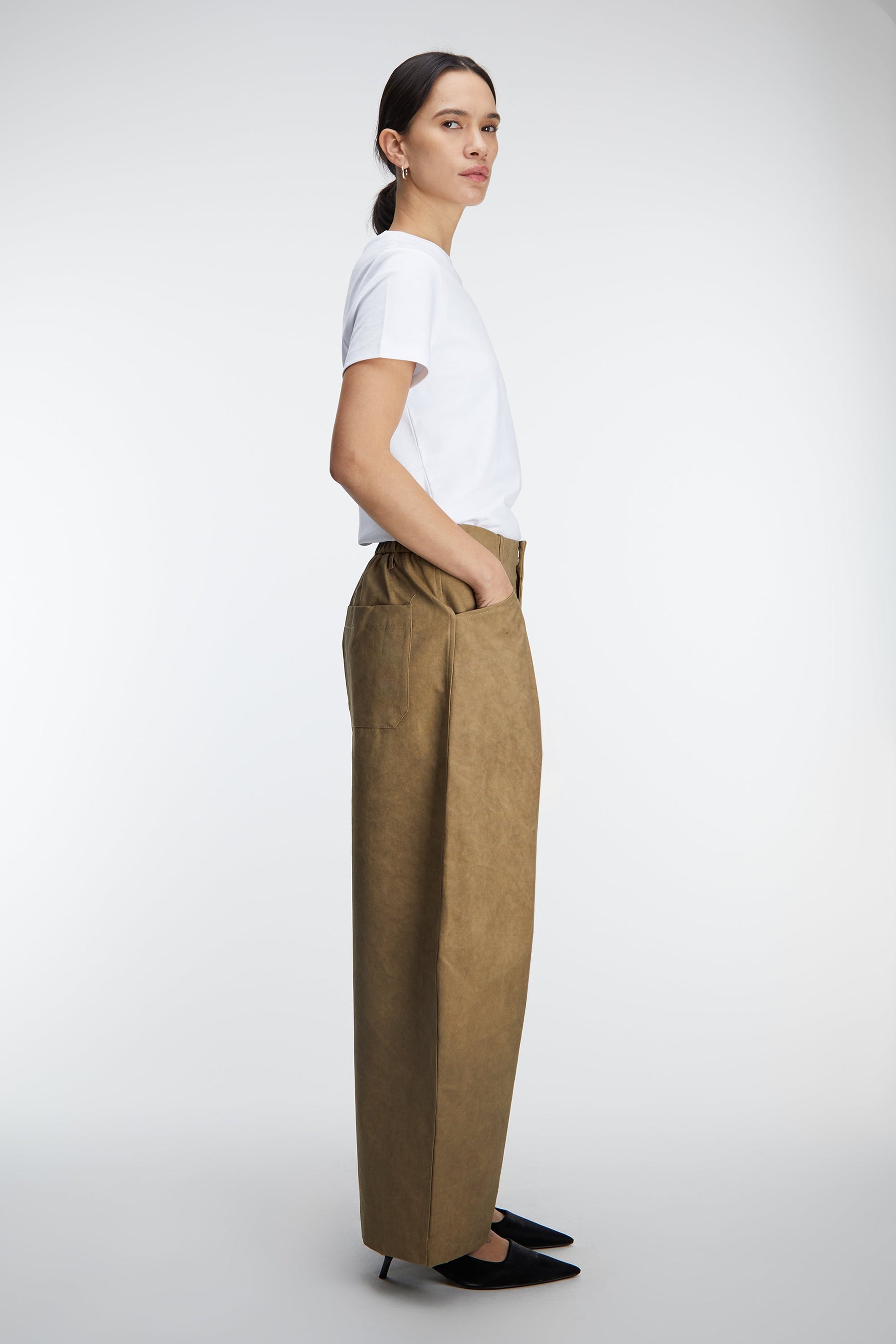 VOLUMINOUS BARREL LEG PANT